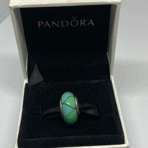 Pandora Captivating Triangles Charm (Retired)
(227)